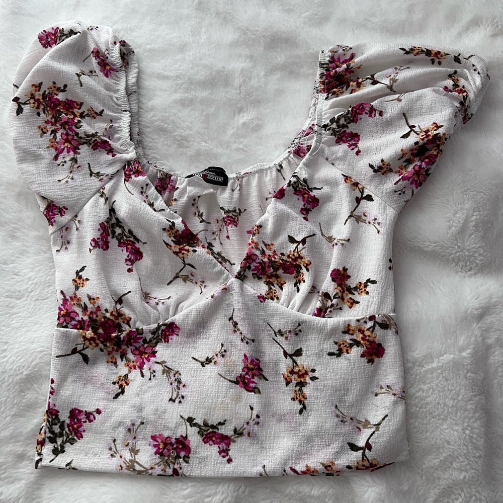 Dainty crop top✨
